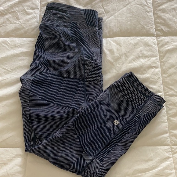 Lululemon Capri leggings - Picture 3 of 5